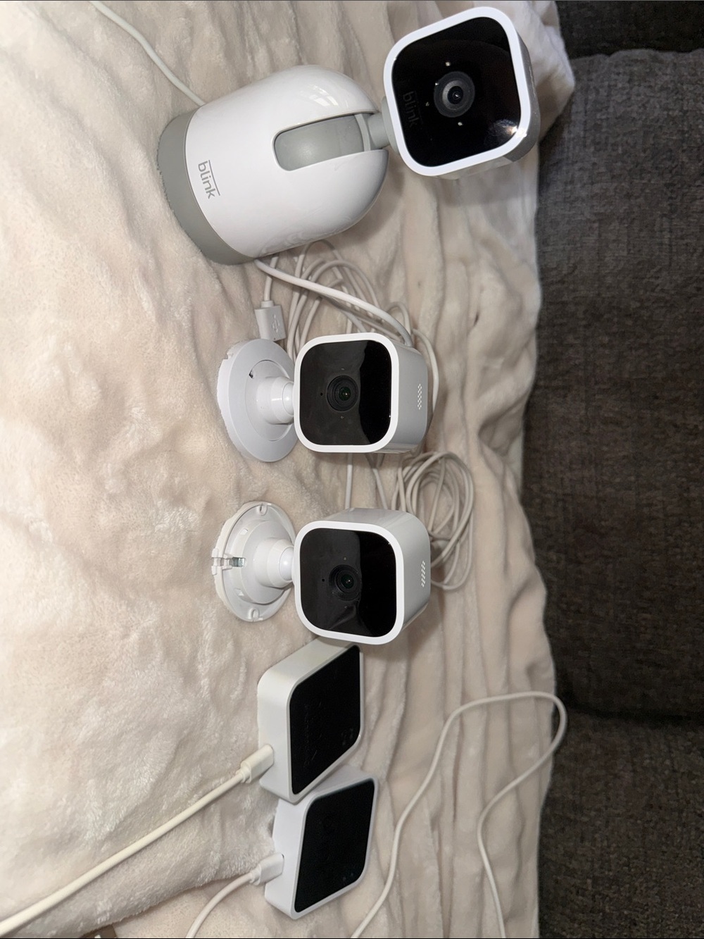 5pc Blink Wireless Home Security Camera Bundle in White